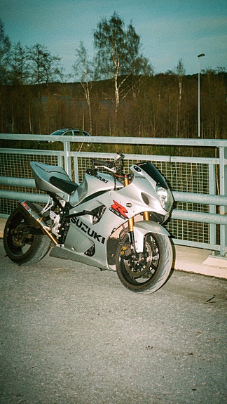 Ostetaan harmaa takakate k3/k4 gsxr 1000.