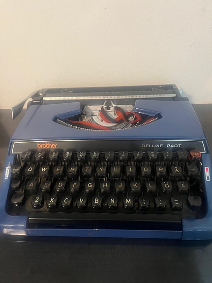 Brother Deluxe 240T kirjoituskone sininen, Retro