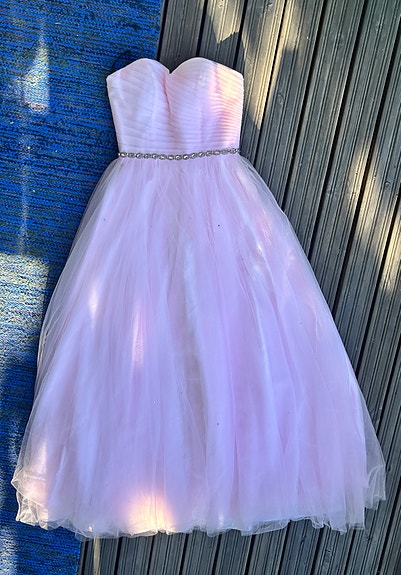 Kaunis vaaleanpunainen Chic Femme -vanhojentanssimekko/juhlamekko