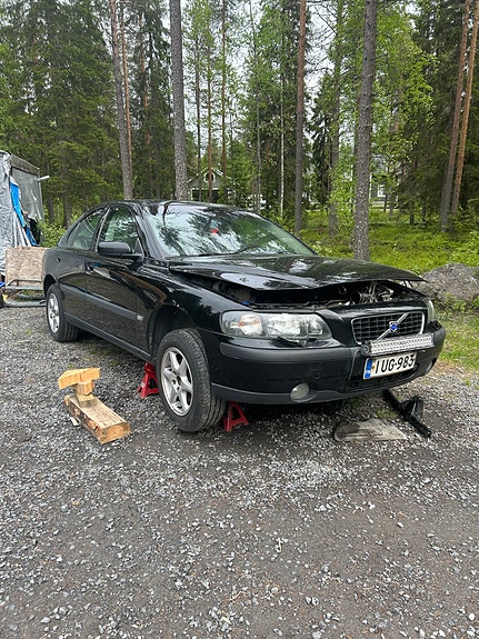 Volvo s60 2.4l d5 osina. 2sarjaa renkaita