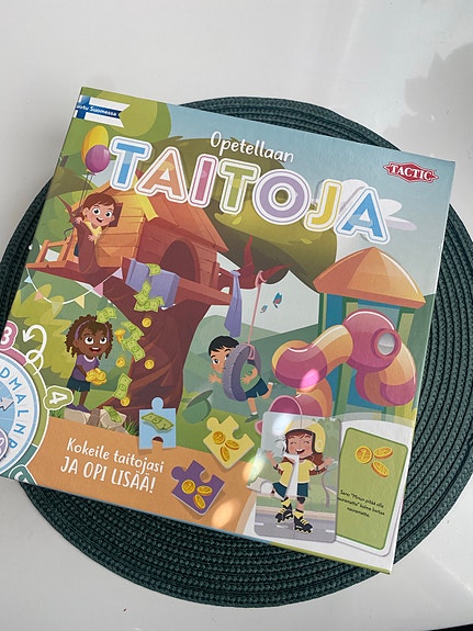 Lautapeli Tactic Opetellaan taitoja -peli lapsille