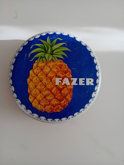 Fazer Ananas karkkirasia metallipurkki