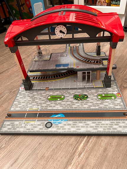 BRIO junaradan asema / halli