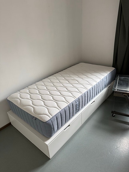 IKEA sänky 90x200 cm