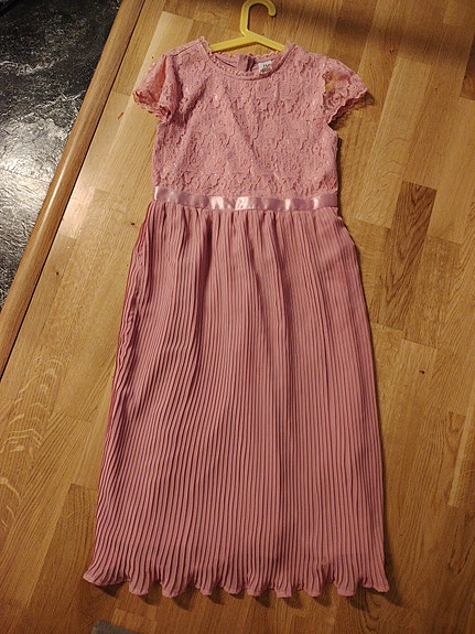 Juhlamekko 146 cm