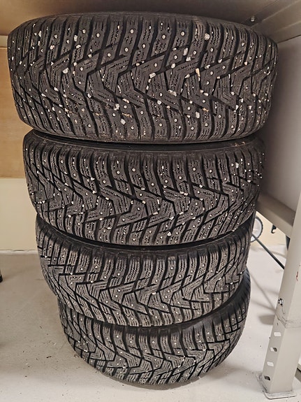 Hankook iPike nastarenkaat 205/55 r16 7-8 mm Avensis t25 peltivanteilla