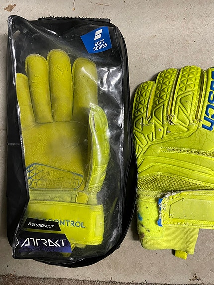 Reusch Attrakt maalivahdin hanskat koko 8,5 keltainen