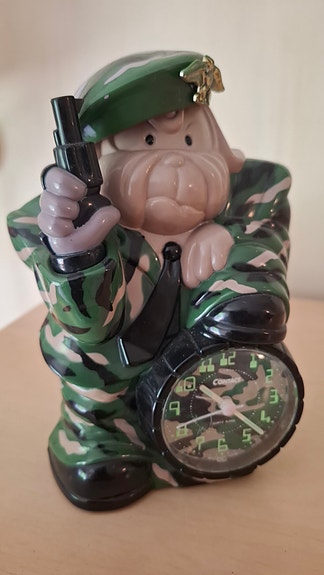 Vanha herätyskello Jinmei Military bulldog
