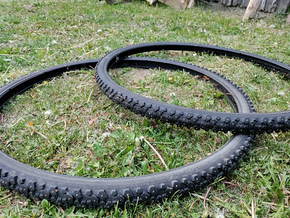 Polkupyörän nastarenkaat 28" Continental 2kpl