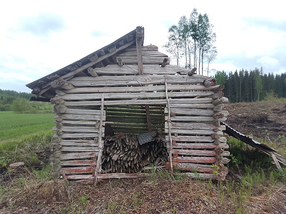 Heinäladon hirret