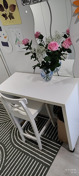 Askon monikäyttö pöytä(pyörillä)+ Ikean korkea puinen tuoli