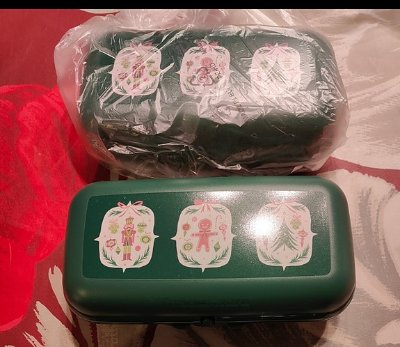 Uusi Tupperware eväsrasia / babuska