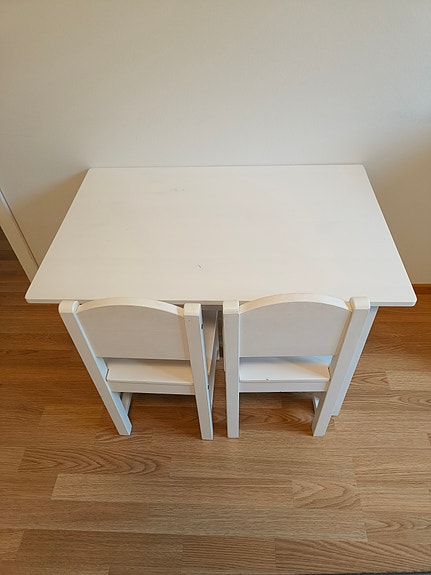 VARATTU! IKEA lasten pöytä ja tuolit