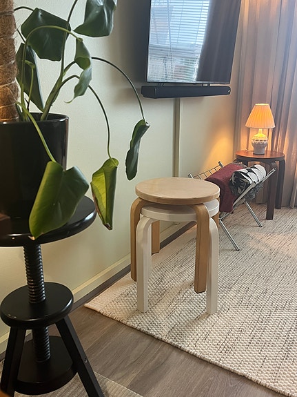 OSTETAAN huonokuntoisia Artek E60 jakkaroita