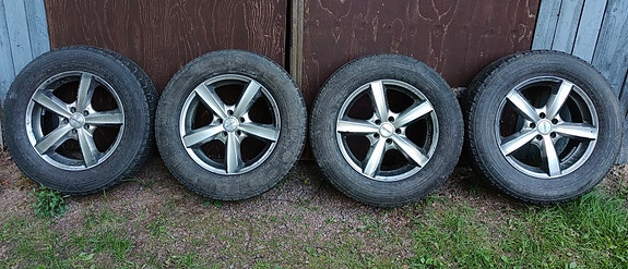 Volvo 17" vanteet ja Nokian 235/65R17 kesärenkaat