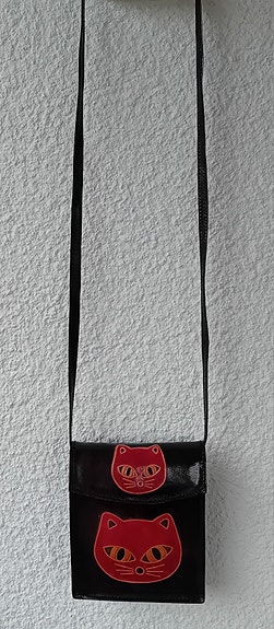 Musta kissa crossbody laukku, nahkaa