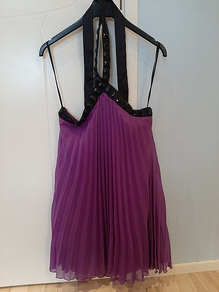 Violetti mekko