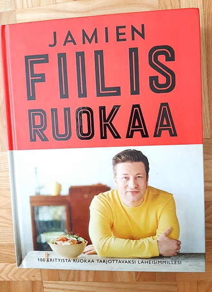 Käyttämätön Jamie Oliverin muhkea keittokirja