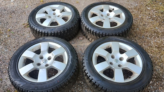 Peugeot alumiinivanteet 16", nastarenkaat 215/55r16