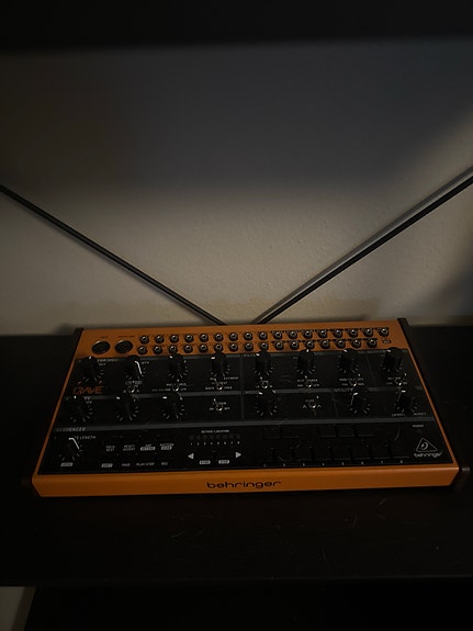 Behringer Crave