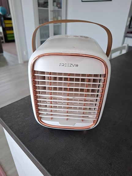 Freezvi Desk Cooler Fan pöytätuuletin
