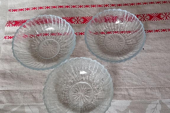 Riihimäen lasi, Nanny Steel, Kehrä lasikulhot halkaisija noin 20 cm