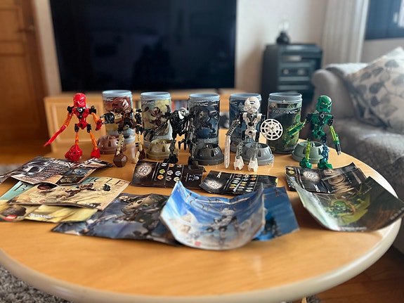 LEGO BIONICLE TOA MATA 2001 – 4hahmoa, kanisterit ja ohjeet