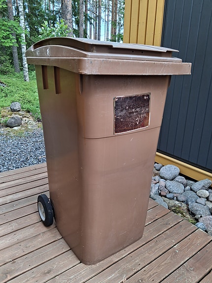 Jäteastia 240 l.