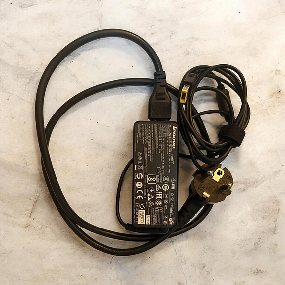 Alkuperäinen Lenovo 45W virtalähde