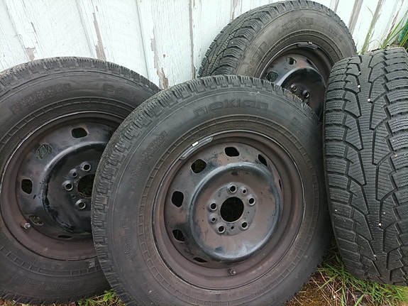 215/75-16C Nokian WR c 5x118/71,1/et68
