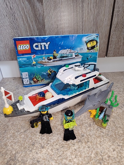 Lego city 60221.Diving Yacht