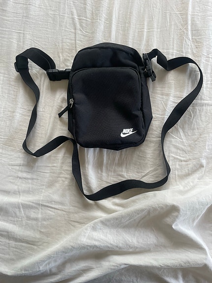 Nike musta olkalaukku unisex