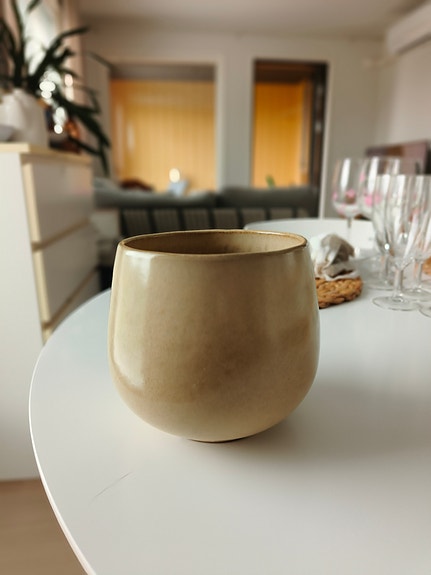 Beige maljakko/säilytysastia