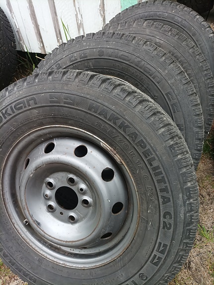 225/70-15C Nokian Hakkapeliitta C2. 5x118/71,1/et68