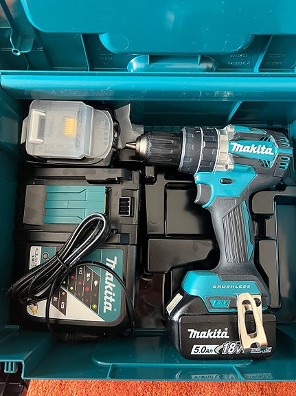 Makita DHP484RTJ 18V iskuporakone + 2x5.0Ah akku + 200-os tarvikkeet