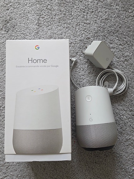 Google Home älykaiutin valkoinen