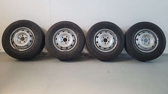 Uudet kesärenkaat teräsvanteilla
