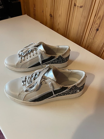 Michael Kors nahkaiset tennarit koko 39 harmaa/hopea