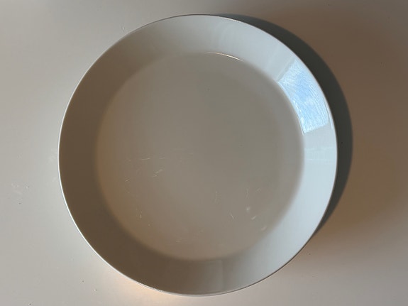 4 kpl valkoisia  Iittala Teema lautasia