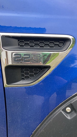 “Ford Ranger lokasuojan sivuilmanotto” tai “Ford Ranger fender vent”