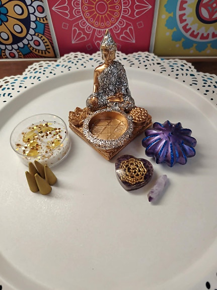 Kaunis sisustus setti Buddha-kynttiläalusta ja koriste-esineet