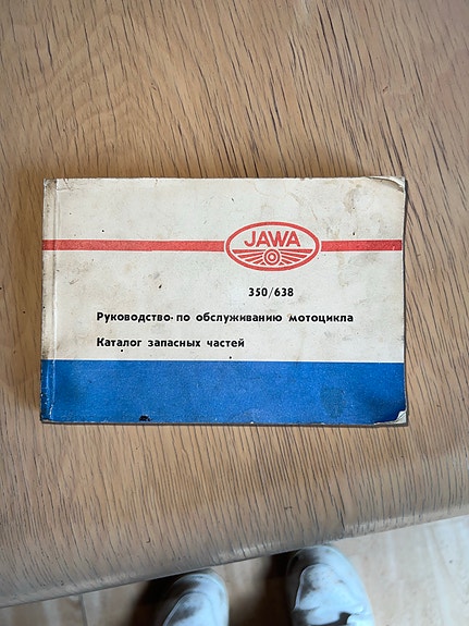 Jawa 350/638 moottoripyörän huoltokirja ja varaosaluettelo (venäjäksi)