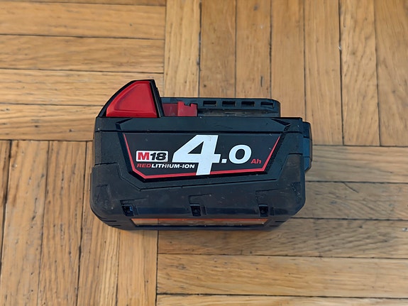 Milwaukee M18 4.0 Ah Red Lithium-Ion akku