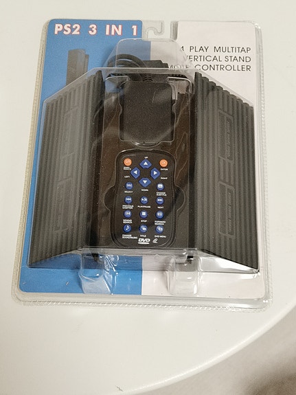 PS2 pystyteline ja multitap yhdistelmä