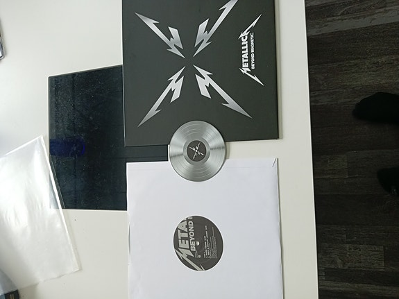 Metallica beyond magnetic LP