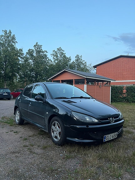 Peugeot 206 1.4 moottori ja osia