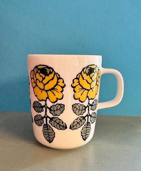 Marimekko keltainen Vihkiruusu muki