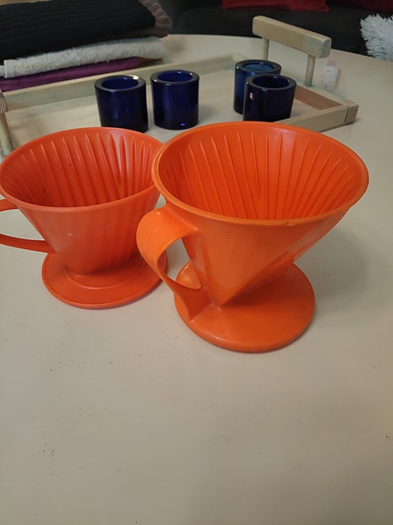 vintage oranssit suodatinsuppilot 2 eri kokoa myydään yhdessä