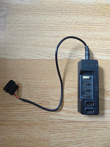 NZXT Internal USB Hub (AC-IUSBH-M1) – sisäinen USB-hubi