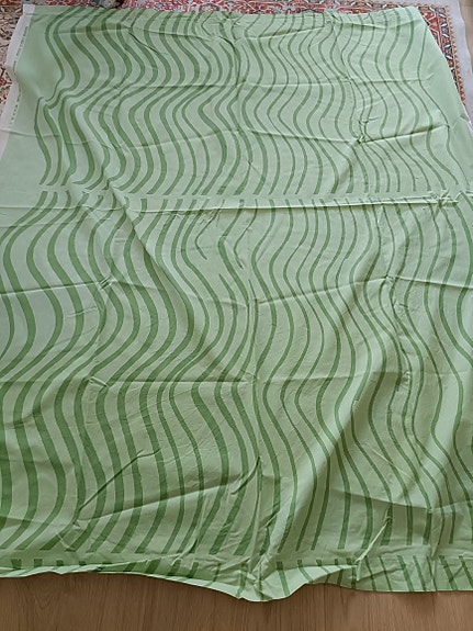 Marimekko Silkkikuikka vihreät verhot. l.140, p.  170